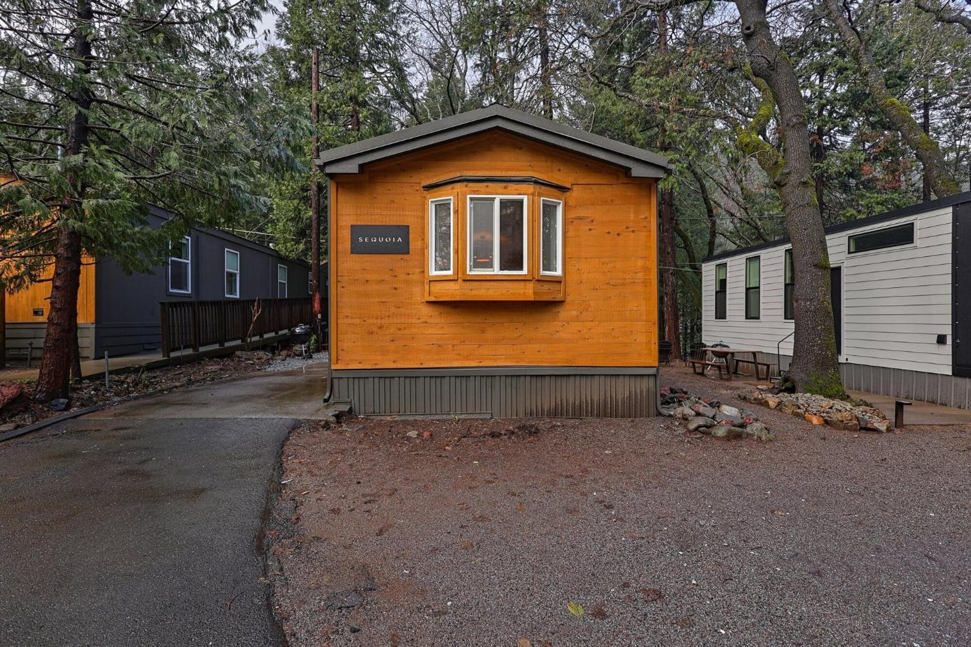 Cave Springs Resort Dunsmuir Extérieur photo