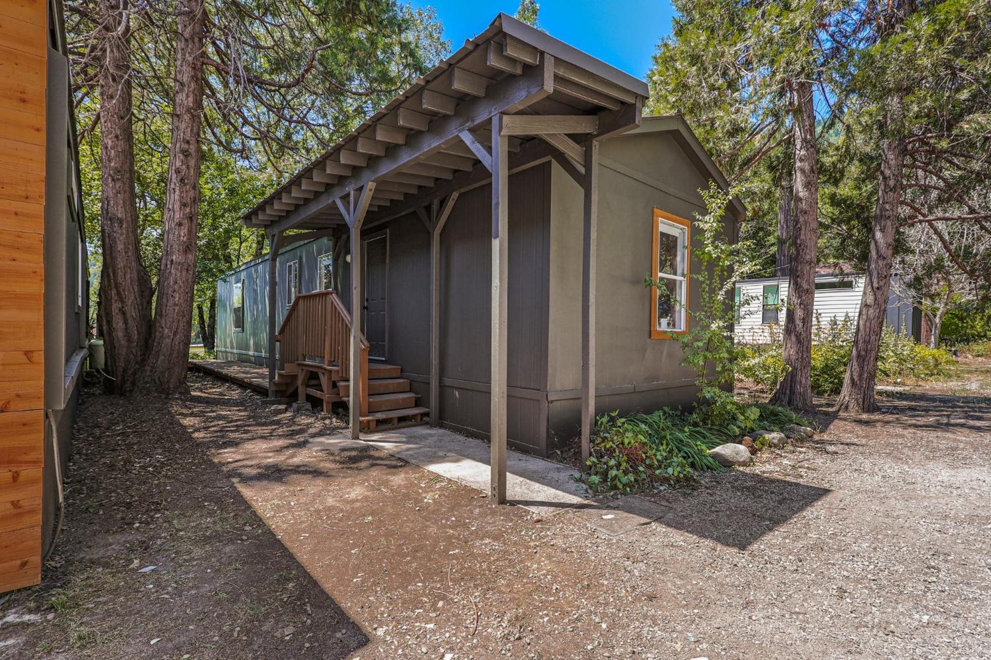 Cave Springs Resort Dunsmuir Extérieur photo