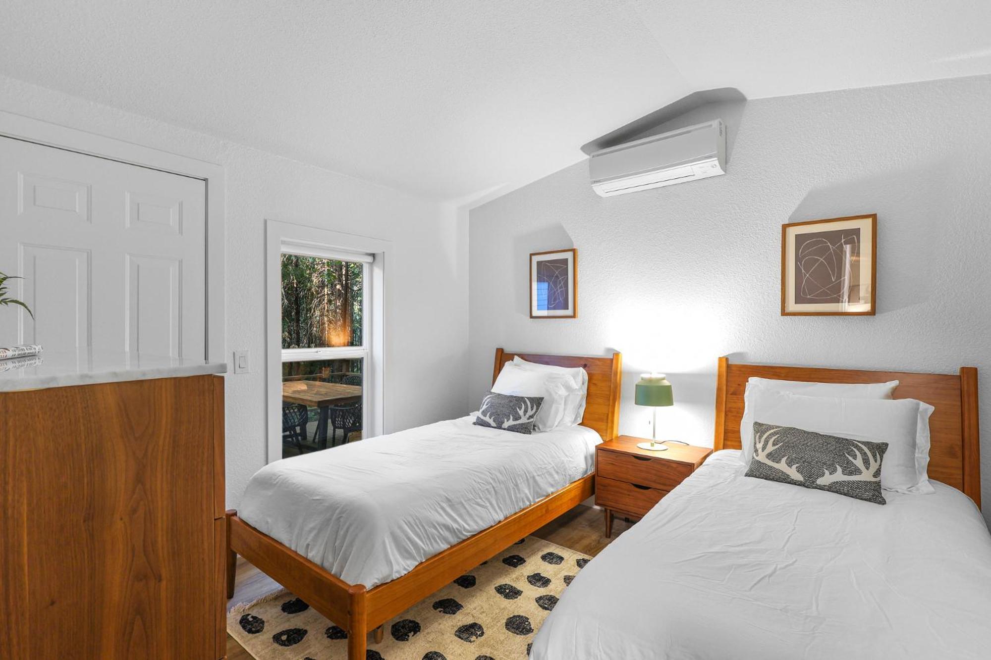 Cave Springs Resort Dunsmuir Extérieur photo