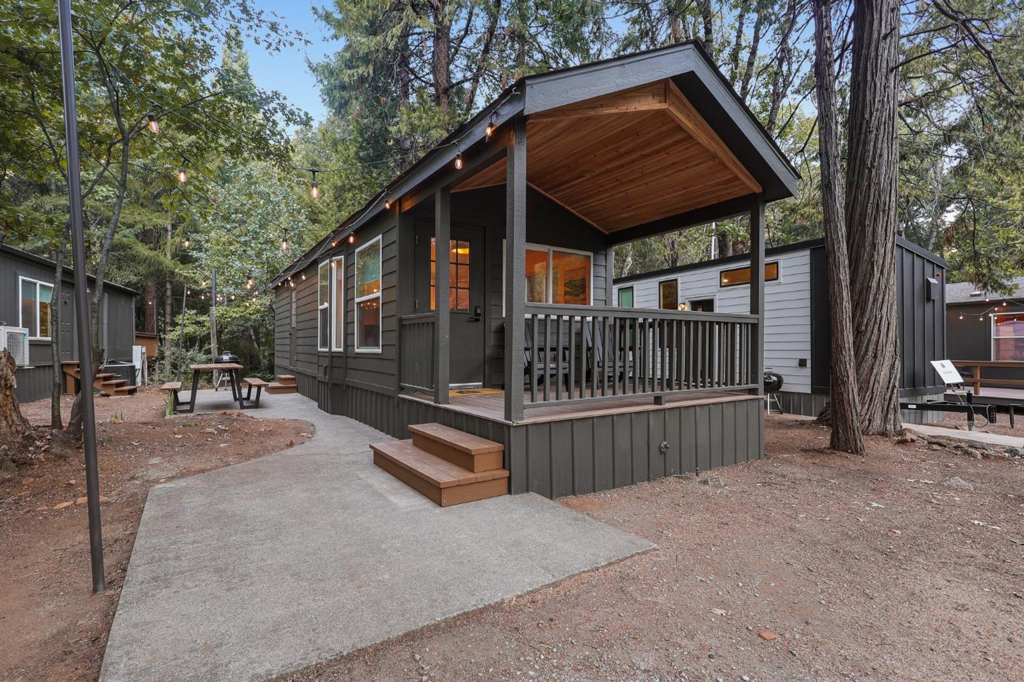 Cave Springs Resort Dunsmuir Extérieur photo