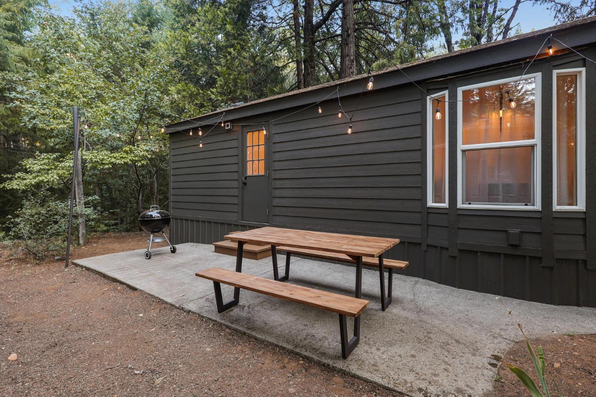 Cave Springs Resort Dunsmuir Extérieur photo