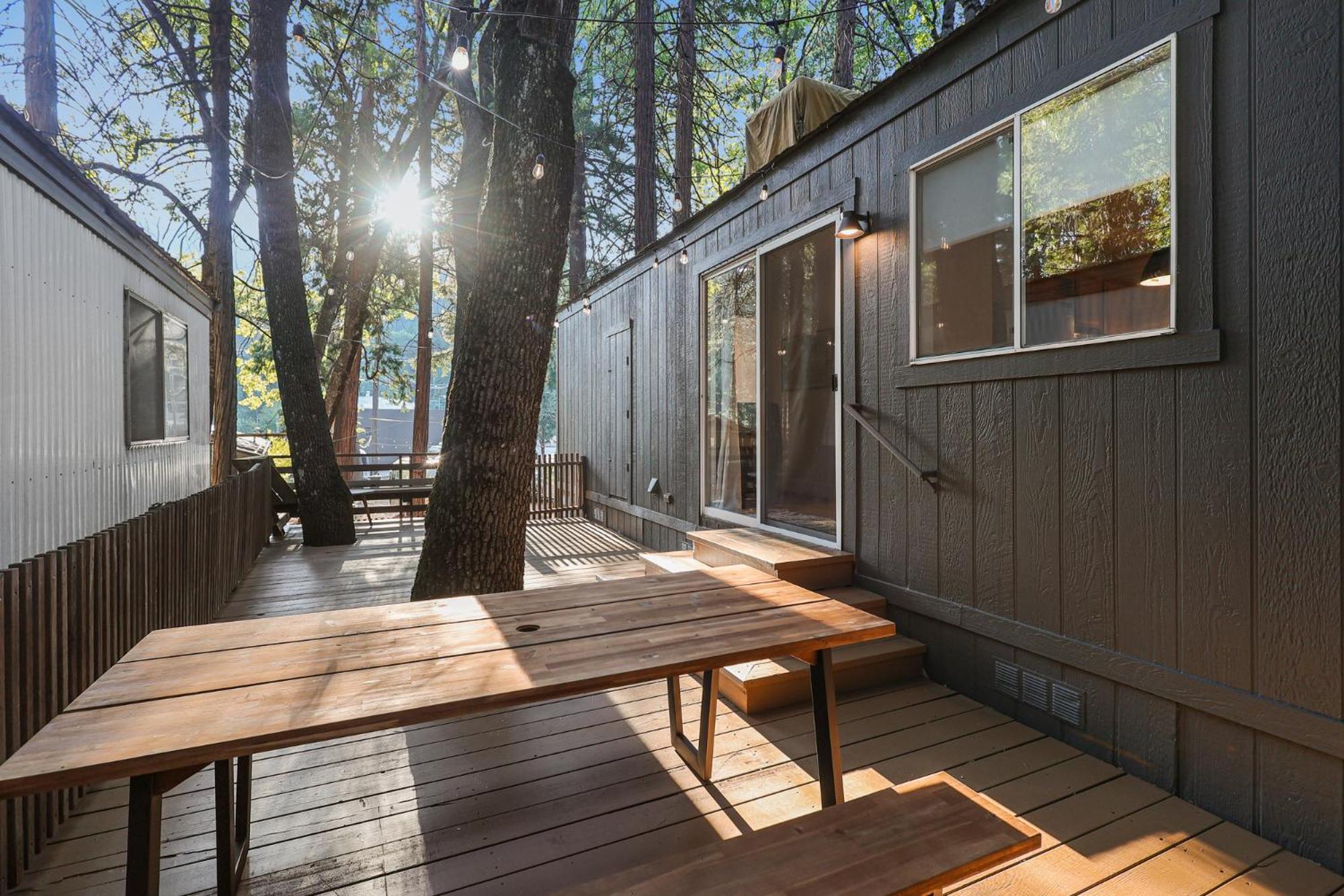 Cave Springs Resort Dunsmuir Extérieur photo